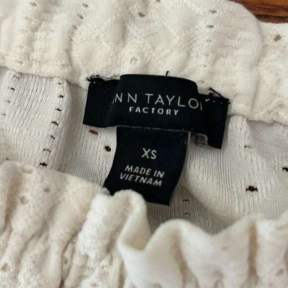 Ann Taylor Eyelet Ivory Smocked Neck Puffed Sleeve Blouse Size XS balloon sleeve - Picture 5 of 12